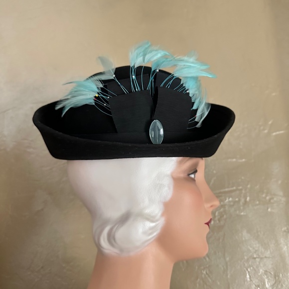 DRAMATIC 1940s\' BLACK FELT \